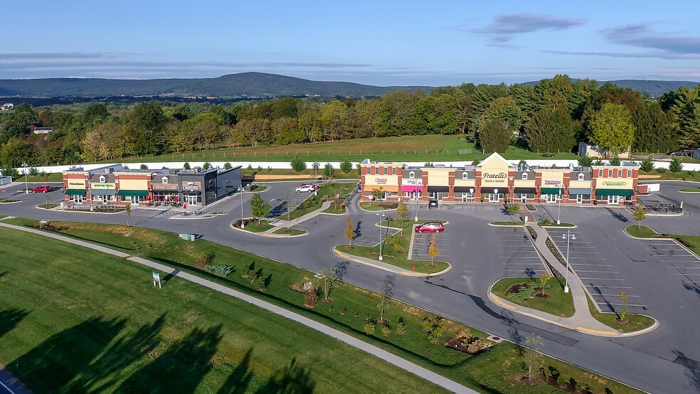 Cross Stone Commons portefeuille de 2 propriétés à vendre sur LoopNet.ca - Photo principale - Image 1 de 24
