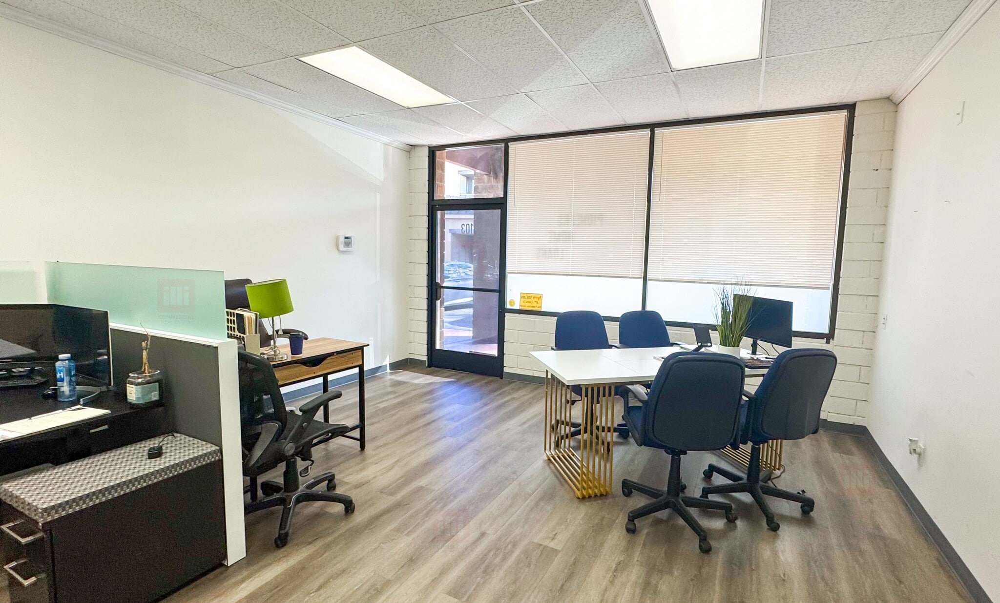 20812 Ventura Blvd, Woodland Hills, CA for lease Interior Photo- Image 1 of 2