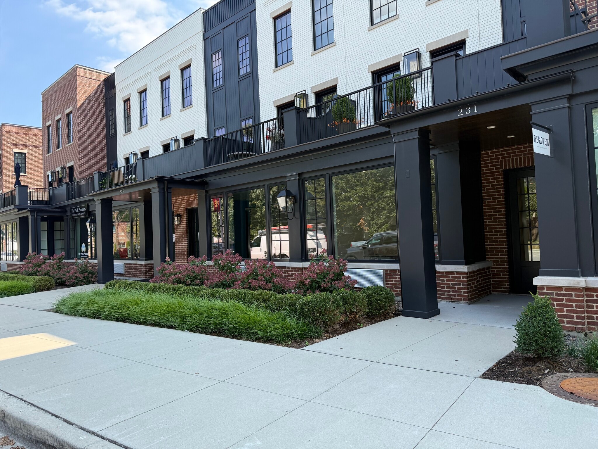 221-225 Burlington Ave Hls, Clarendon Hills, IL for lease Building Photo- Image 1 of 2