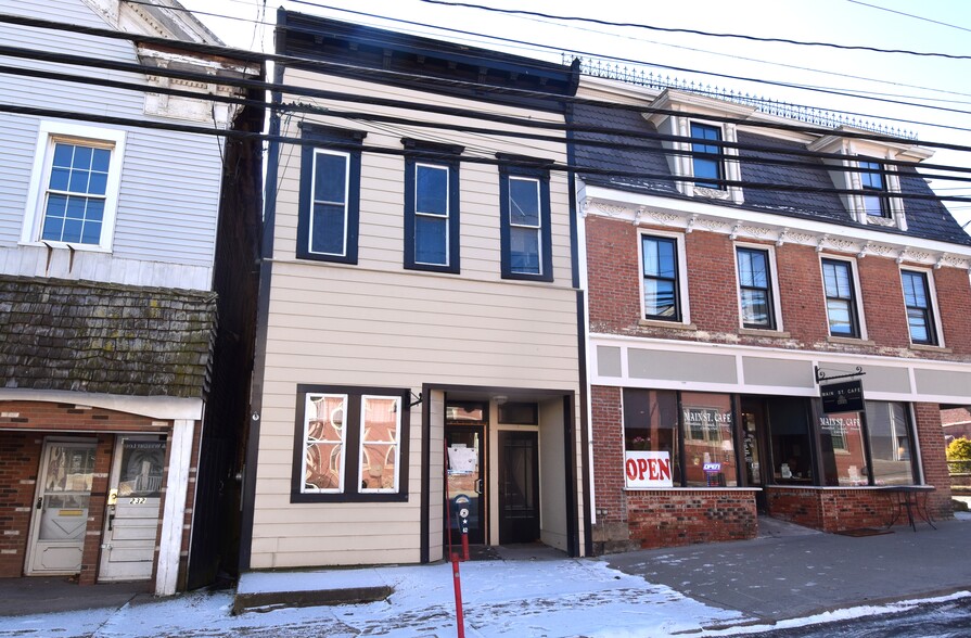 228 Main, Claysville, PA for sale - Primary Photo - Image 1 of 1