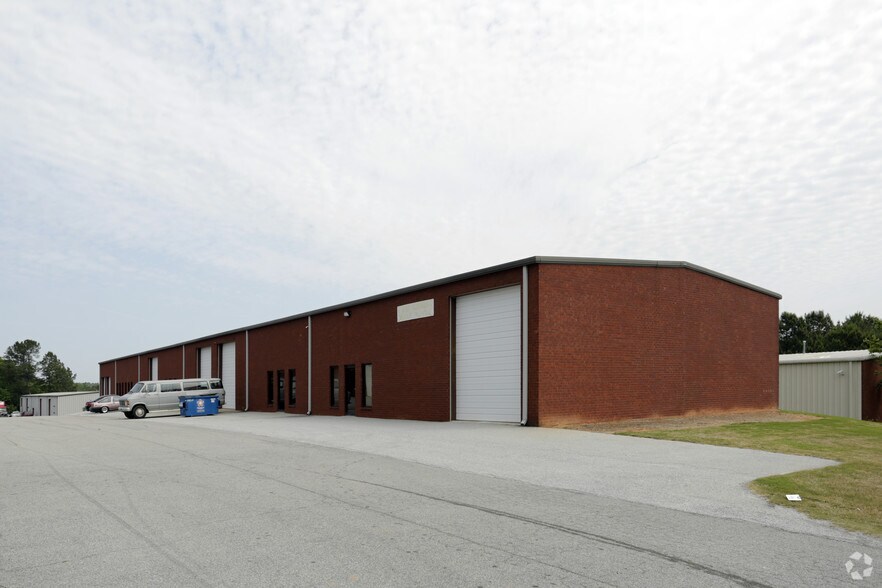 57 Pearl Industrial Ave, Hoschton, GA à vendre - Photo du bâtiment - Image 2 de 7