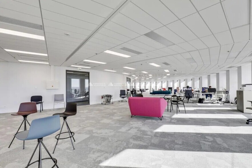 Office in Lyon for lease - Building Photo - Image 1 of 19