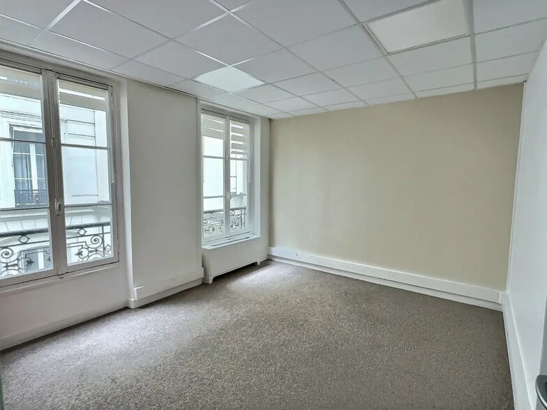 Office in Paris for lease - Interior Photo - Image 1 of 8