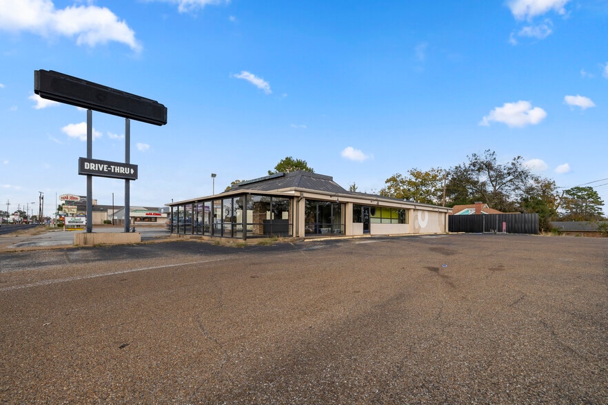 2608 North St, Nacogdoches, TX à louer - Photo principale - Image 1 de 17