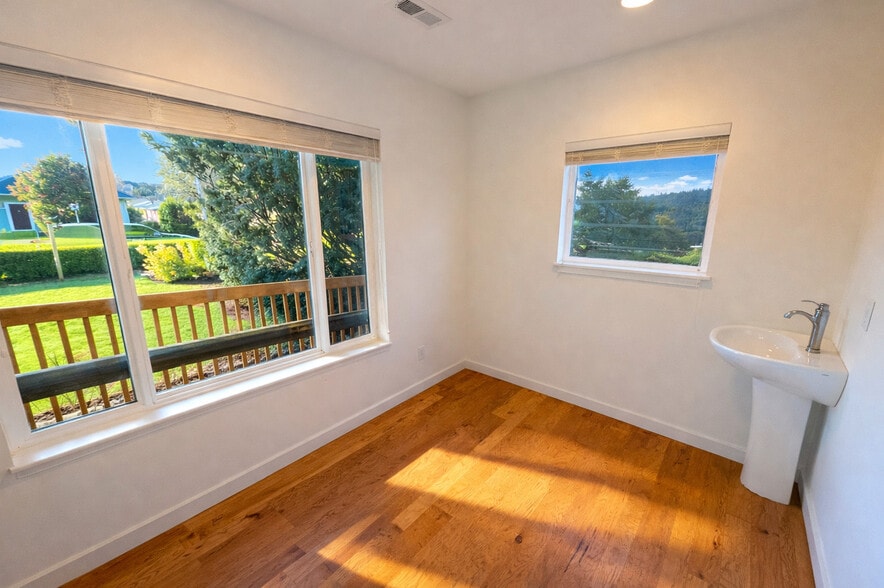 390 E Sunset Way, Issaquah, WA à louer - Photo intérieure - Image 2 de 8