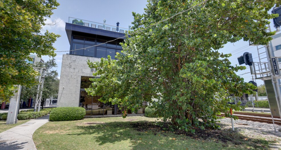 3625 NE 2nd Ave, Miami, FL à louer - Photo du bâtiment - Image 3 de 18