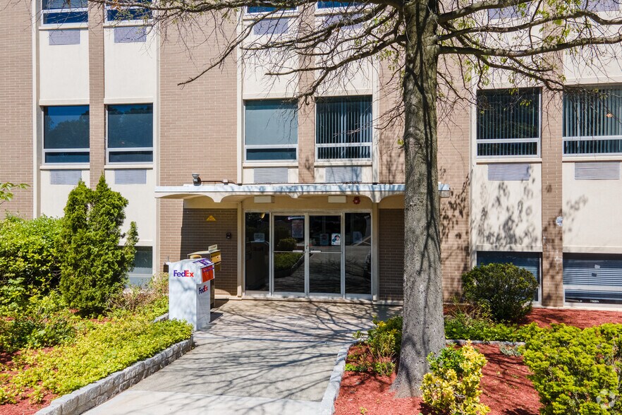 580 Sylvan Ave, Englewood Cliffs, NJ à louer - Photo du bâtiment - Image 3 de 3