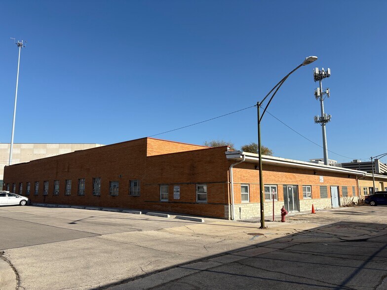 9708-9710 W Foster Ave, Chicago, IL à louer - Photo du bâtiment - Image 2 de 4