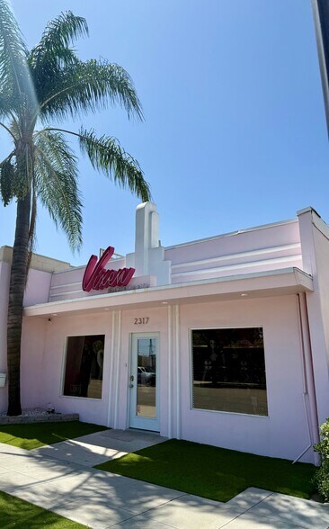 2317 W Magnolia Blvd, Burbank, CA à vendre - Photo du bâtiment - Image 1 de 11