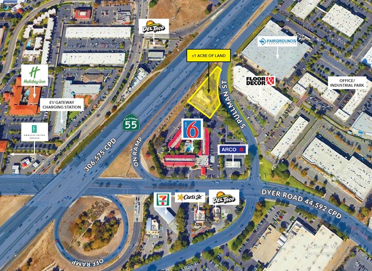 2626 Pullman St, Santa Ana, CA à louer - Photo du bâtiment - Image 3 de 3