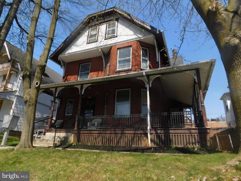 553 E Chestnut St, Coatesville, PA à vendre - Photo principale - Image 1 de 1