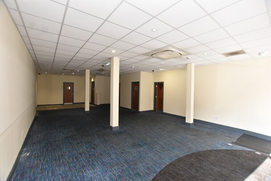 73 Murray Pl, Stirling à louer - Photo du bâtiment - Image 2 de 5