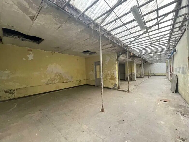 Flex in Villeurbanne for lease - Interior Photo - Image 1 of 6