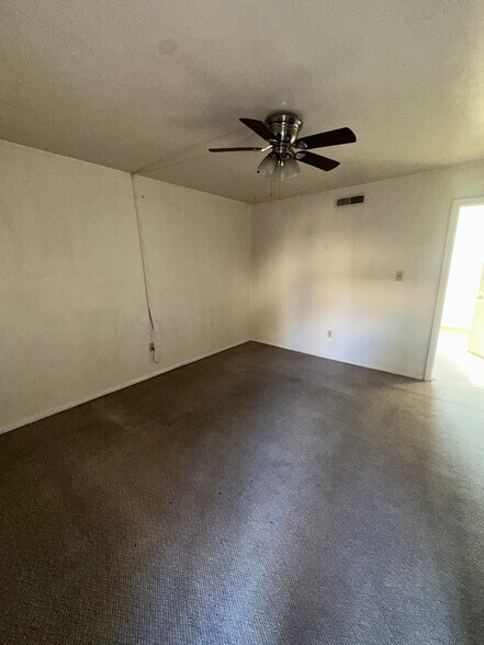 1606 Wayne St NE, Roanoke, VA à vendre - Photo intérieure - Image 2 de 10