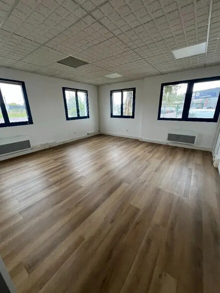 Office in Chalon-sur-Saône for lease - Interior Photo - Image 2 of 7