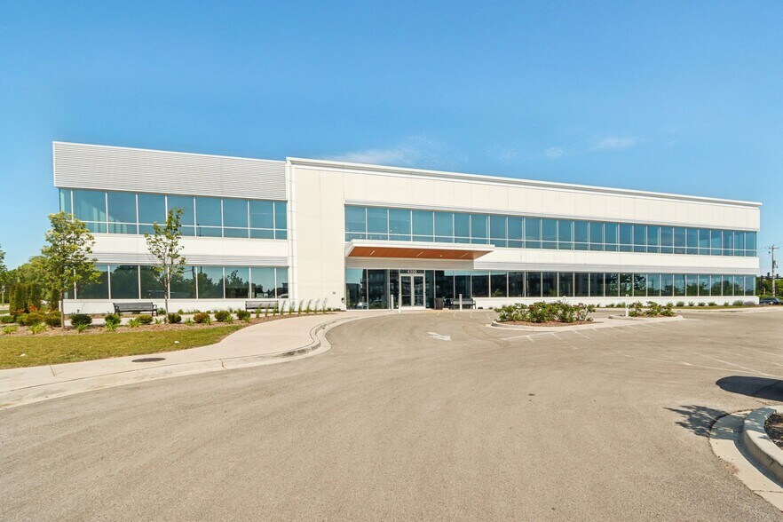 4300 W Layton Ave, Greenfield, WI à louer - Photo du bâtiment - Image 2 de 19