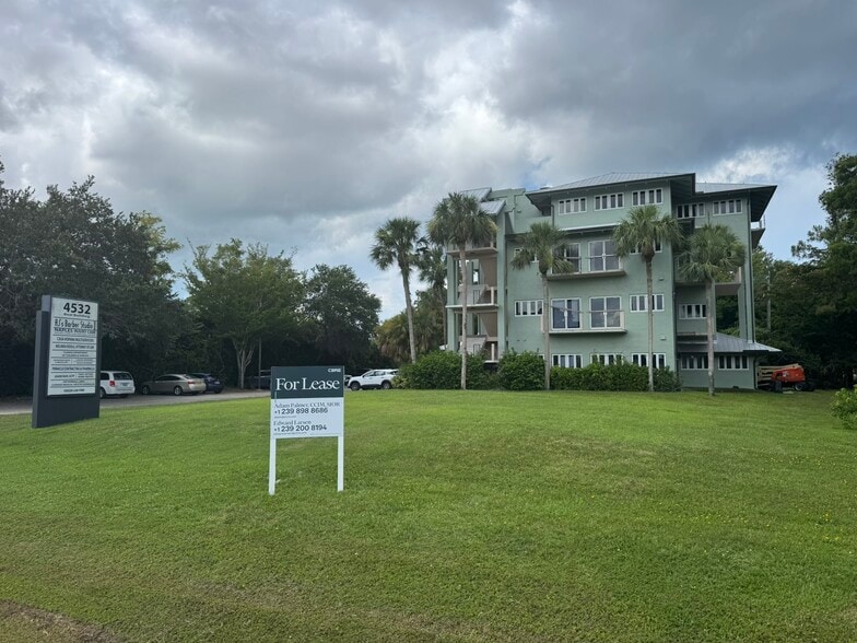 4532 Tamiami Trl E, Naples, FL for lease - Building Photo - Image 3 of 7