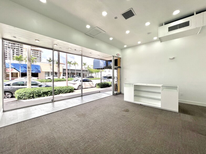 2615 Ponce de Leon Blvd, Coral Gables, FL for lease - Building Photo - Image 3 of 15