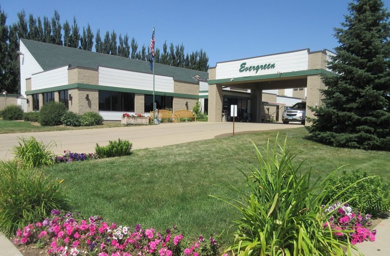 2143 6th Ave W, Dickinson, ND à vendre Photo du bâtiment- Image 1 de 1