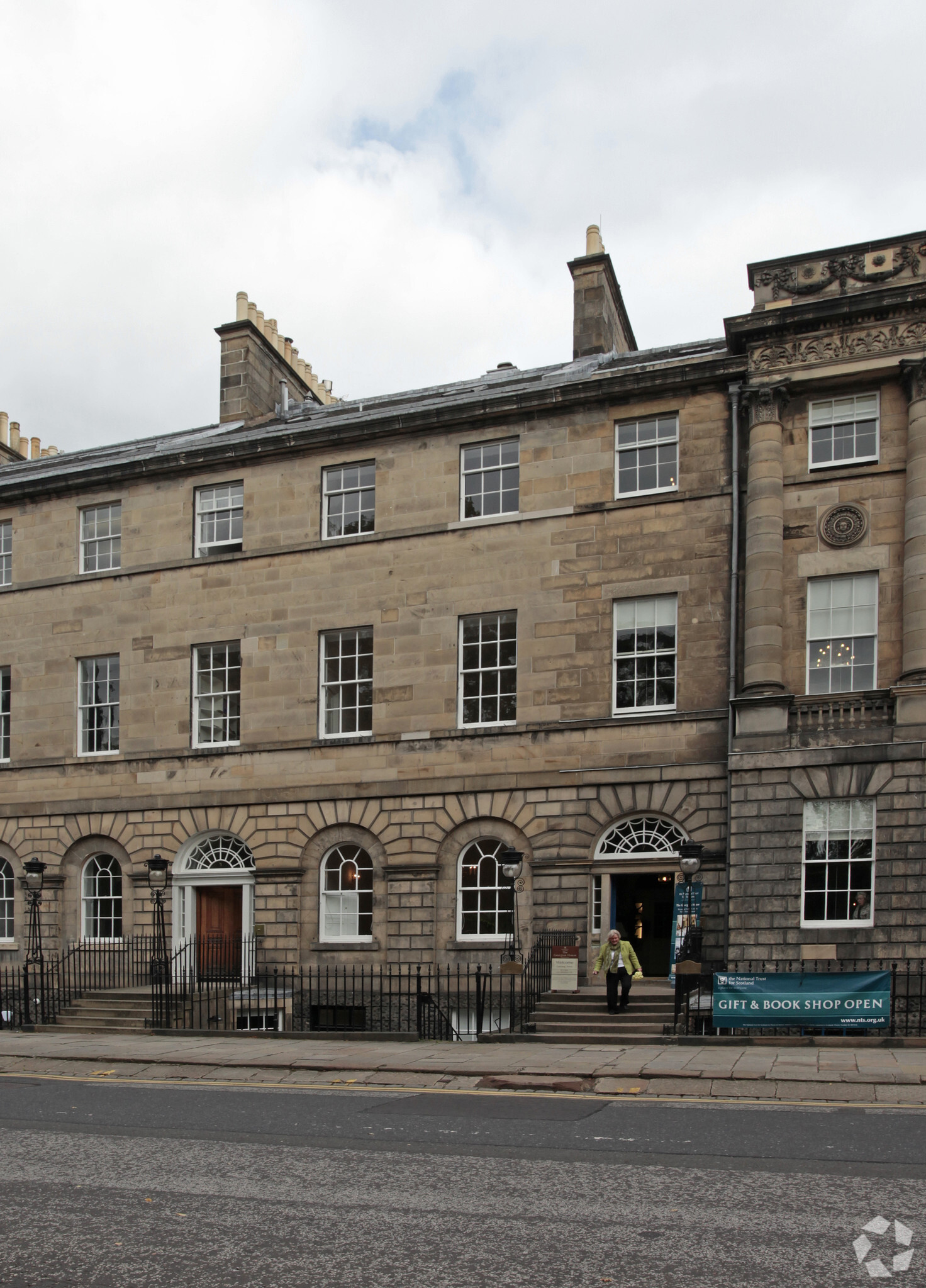 7-8 Charlotte Sq, Edinburgh for lease Primary Photo- Image 1 of 3