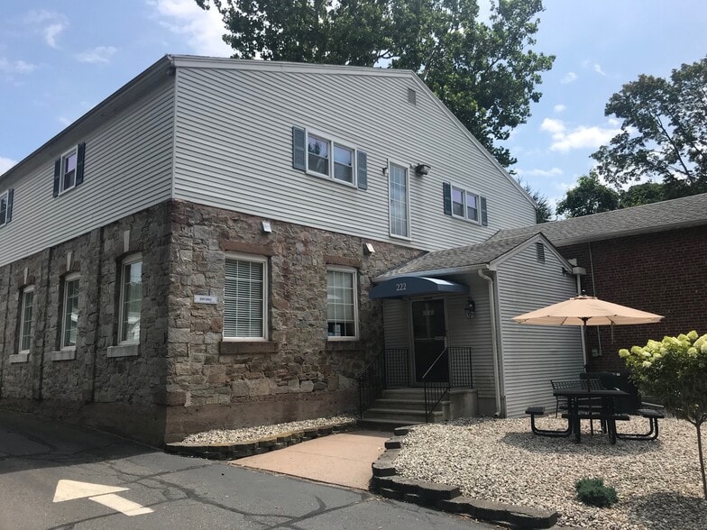 222 Mckee St, Manchester, CT à louer - Photo du bâtiment - Image 3 de 16