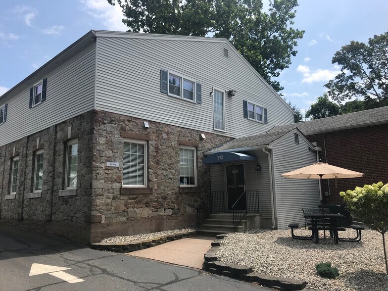 222 Mckee St, Manchester, CT à louer - Photo du bâtiment - Image 2 de 29