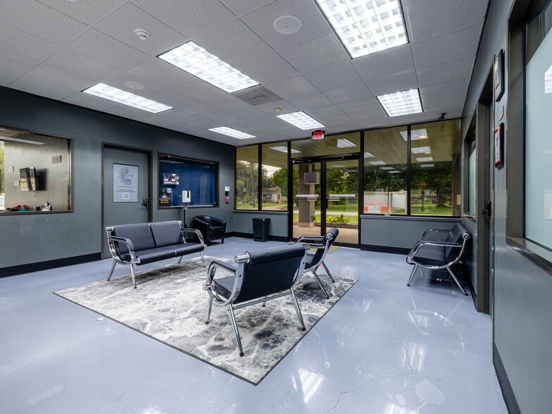 321 S Persimmon St, Tomball, TX for lease - Building Photo - Image 3 of 42