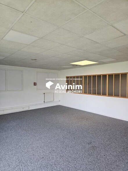 Office in Saint-Jacques-de-la-Lande for lease - Interior Photo - Image 2 of 8