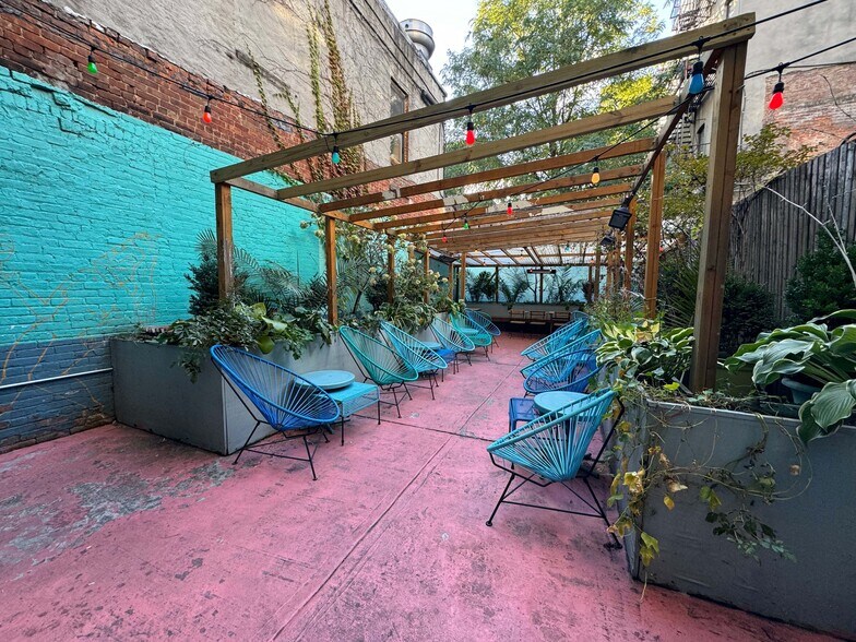 722 Nostrand Ave, Brooklyn, NY à louer - Photo du bâtiment - Image 2 de 2