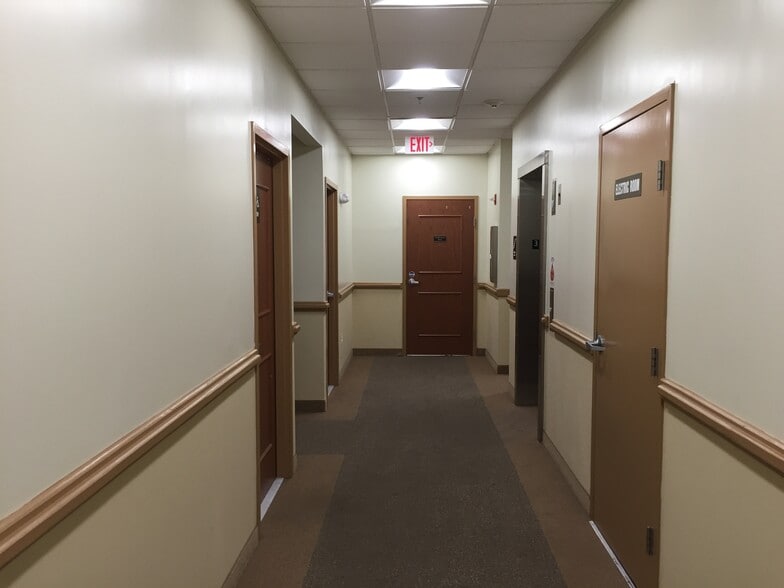 4225 Altamont Pl, White Plains, MD for sale - Building Photo - Image 3 of 18