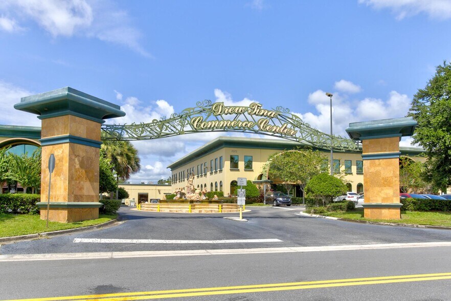 7075 Kingspointe Pky, Orlando, FL à vendre - Photo du bâtiment - Image 3 de 67