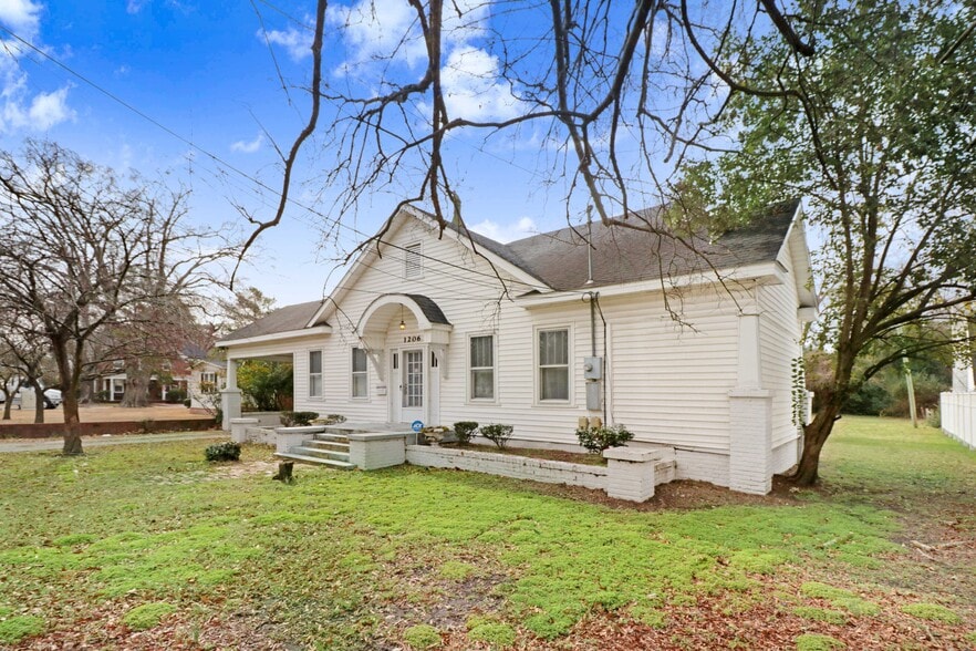 1206 E Ash St, Goldsboro, NC à vendre - Photo du bâtiment - Image 2 de 19