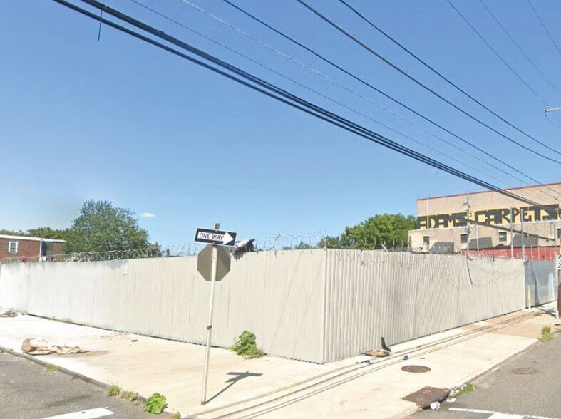 2836 Emerald St, Philadelphia, PA for sale - Building Photo - Image 2 of 2