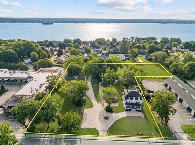 2967 East Main Rd Rd, Portsmouth, RI à vendre Photo du bâtiment- Image 1 de 19