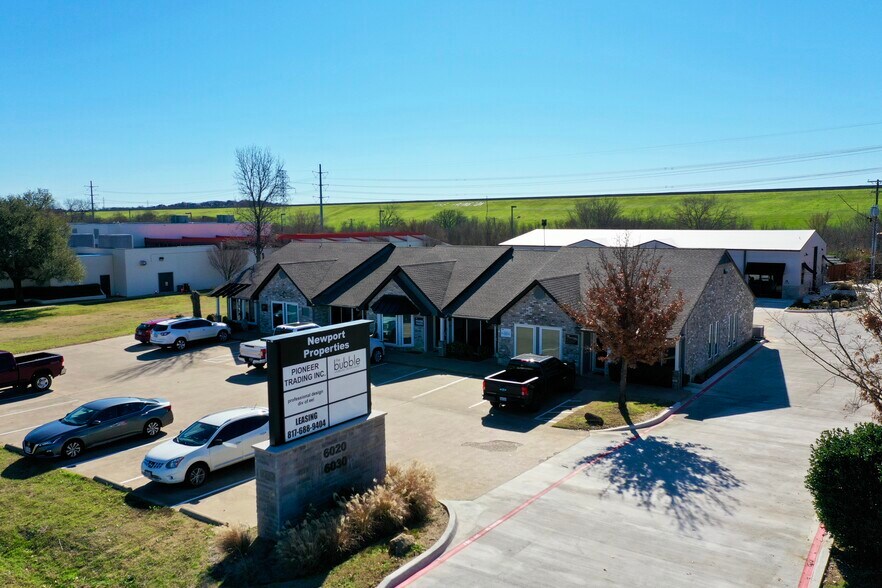6020 W Pioneer Pky, Arlington, TX à louer - Photo du bâtiment - Image 2 de 4
