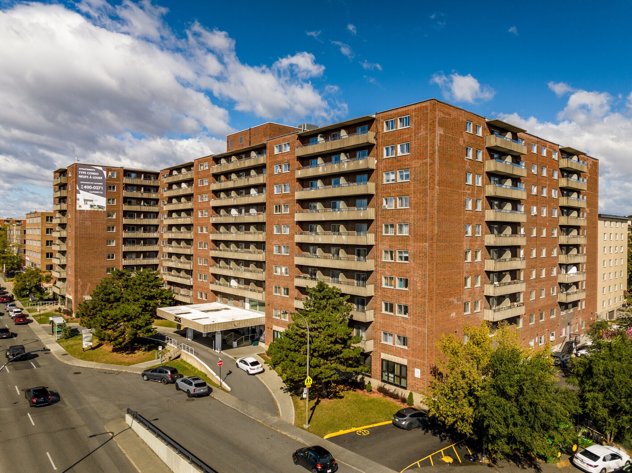 2525 Boul Cavendish, Montréal, QC for lease Primary Photo- Image 1 of 16