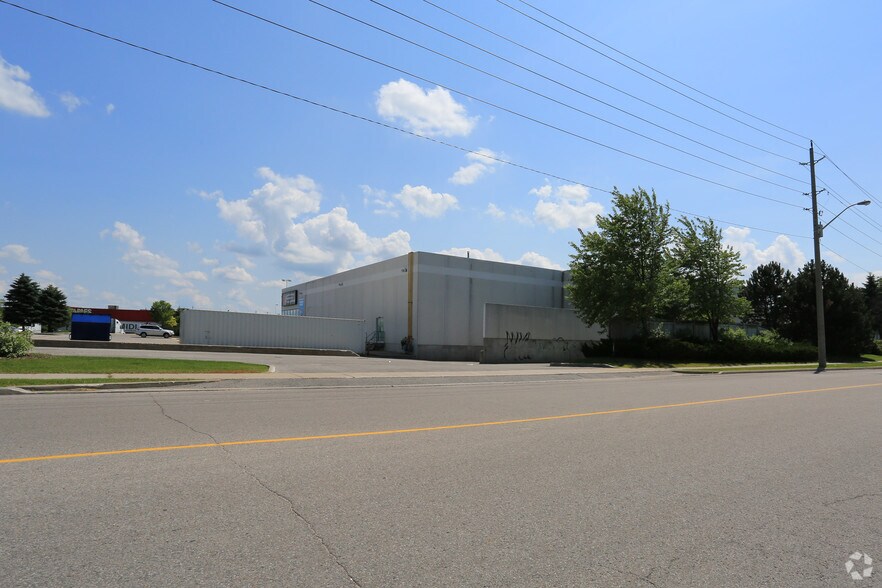 42 Caplan Ave, Barrie, ON à louer - Photo du bâtiment - Image 3 de 4