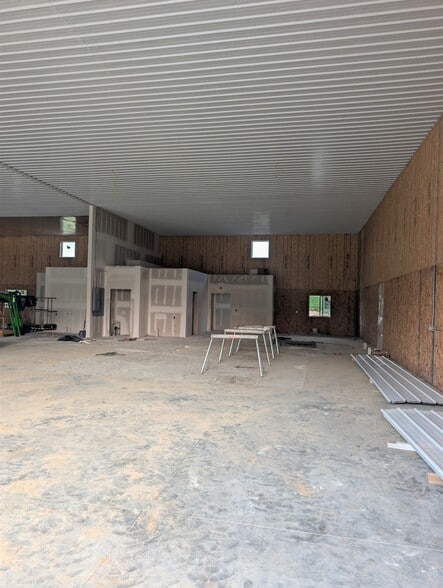 N7144 Bowers Rd, Elkhorn, WI for lease - Building Photo - Image 3 of 16