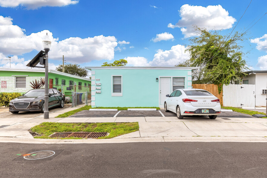 633 NW 15th Ter, Fort Lauderdale, FL for sale - Building Photo - Image 1 of 1