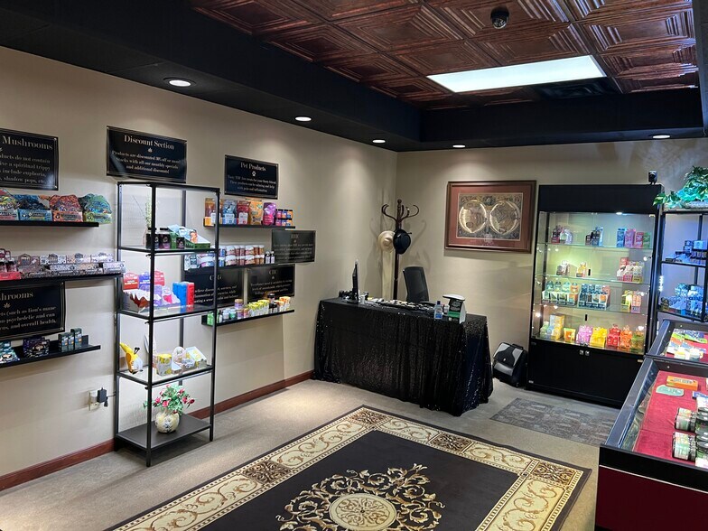 501 S Grand Ave, Waukesha, WI for lease - Interior Photo - Image 3 of 7
