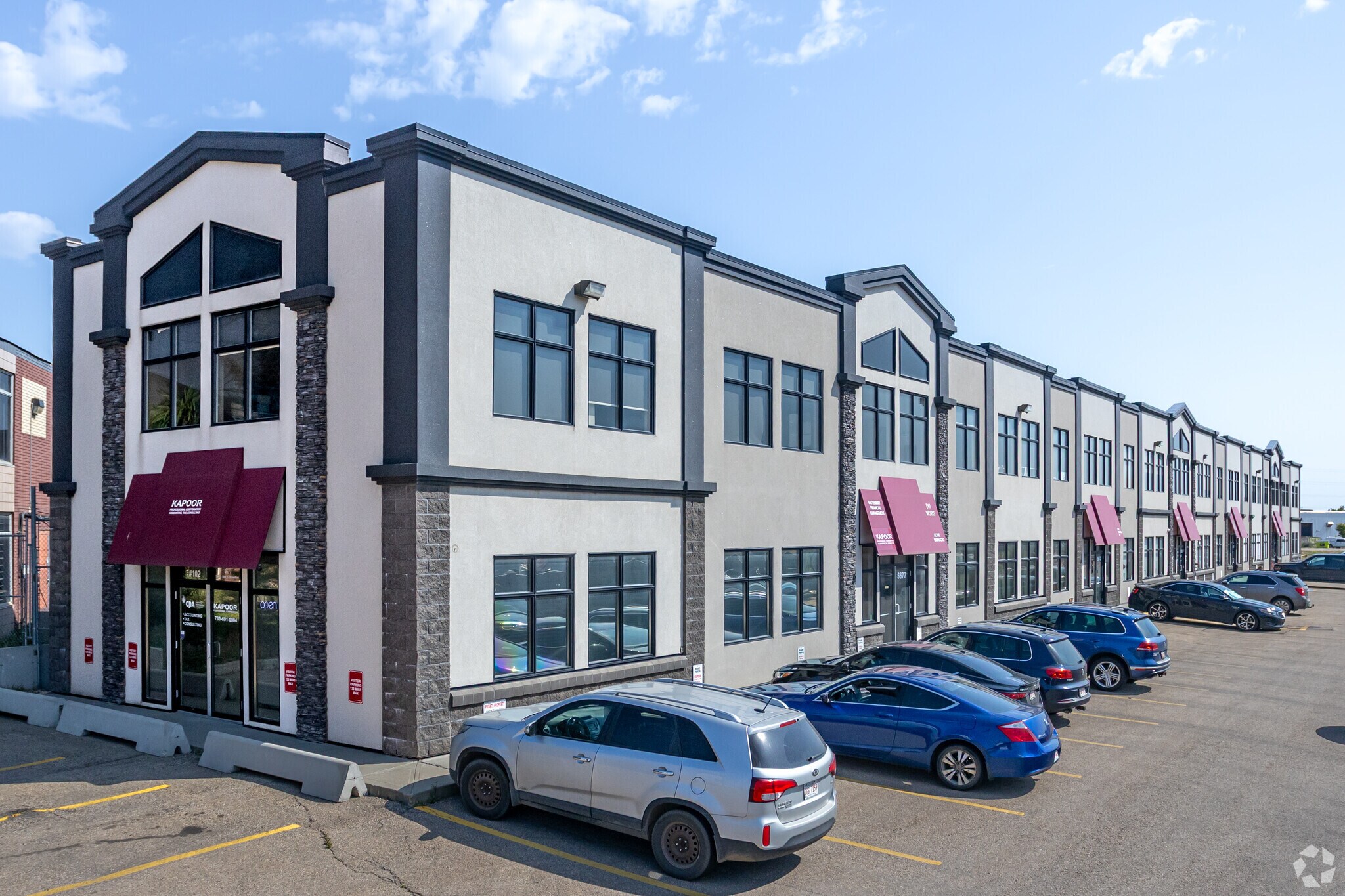 5657-5677 99 St NW, Edmonton, AB à vendre Photo du bâtiment- Image 1 de 22