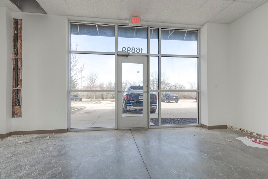 16889 Chesterfield Airport Rd, Chesterfield, MO à louer - Photo du bâtiment - Image 3 de 7