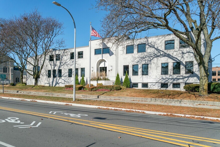 322 W Lincoln Ave, Royal Oak, MI à louer - Photo du bâtiment - Image 1 de 16