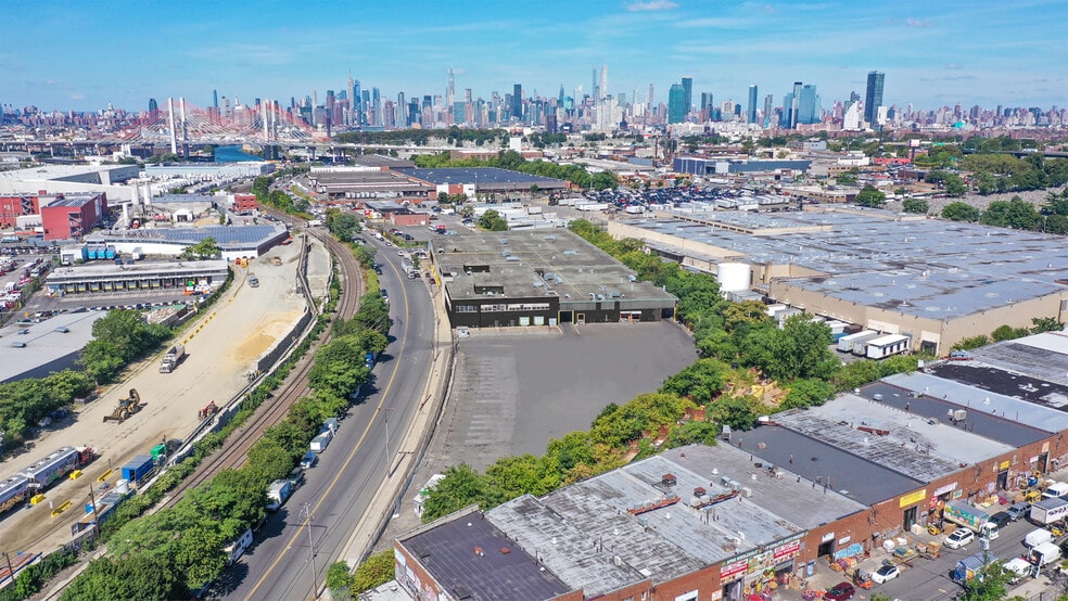 50-35 56th Rd, Maspeth, NY for lease - Building Photo - Image 1 of 11