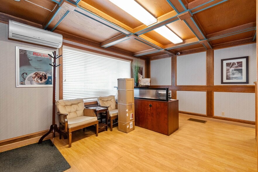 2265b W Railway st, Abbotsford, BC for lease - Lobby - Image 2 of 38