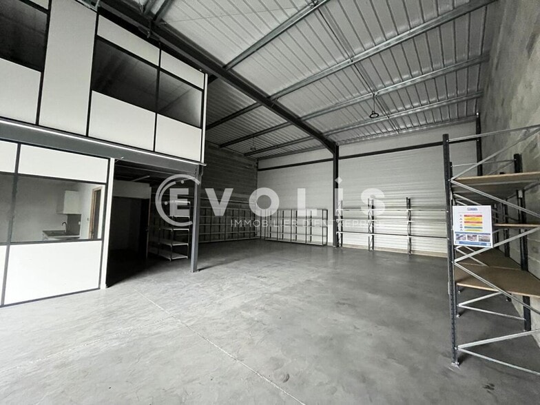 Flex in VILLENAVE-D'ORNON for lease - Interior Photo - Image 3 of 8