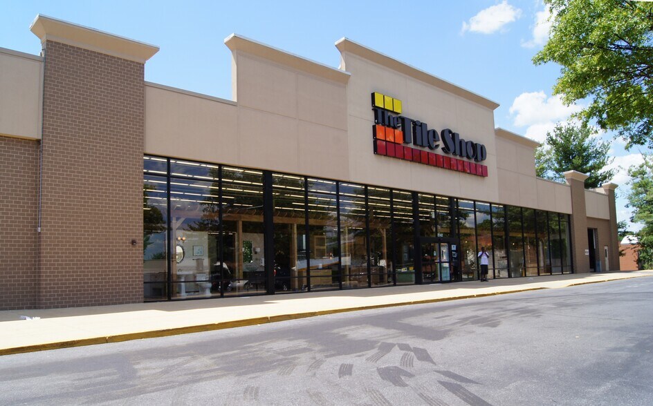 15142 Frederick Rd, Rockville, MD à louer - Photo du bâtiment - Image 2 de 5