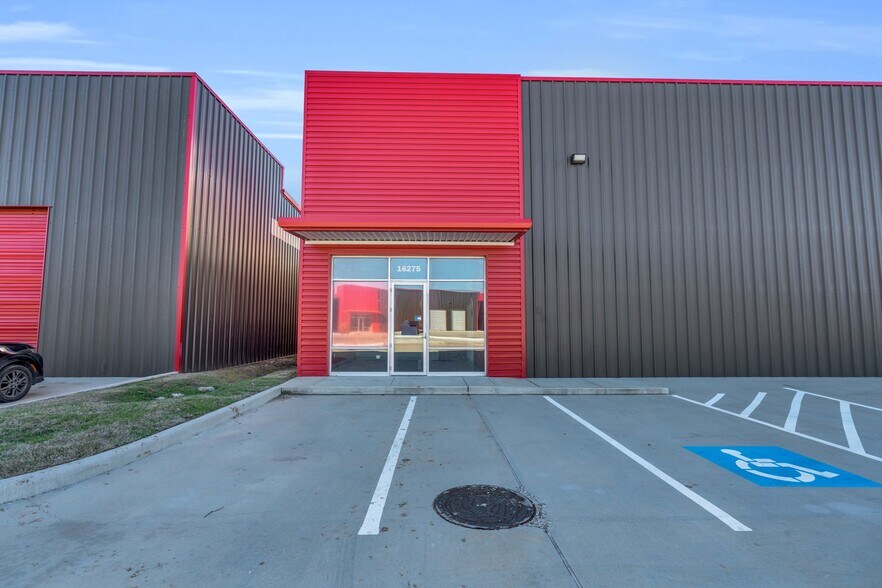 16277 North Fwy, Houston, TX à vendre - Photo du bâtiment - Image 1 de 9