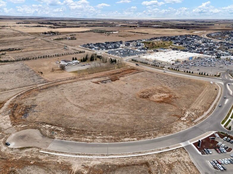 3010 Strachan Rd SE, Medicine Hat, AB à louer - Photo du bâtiment - Image 2 de 4