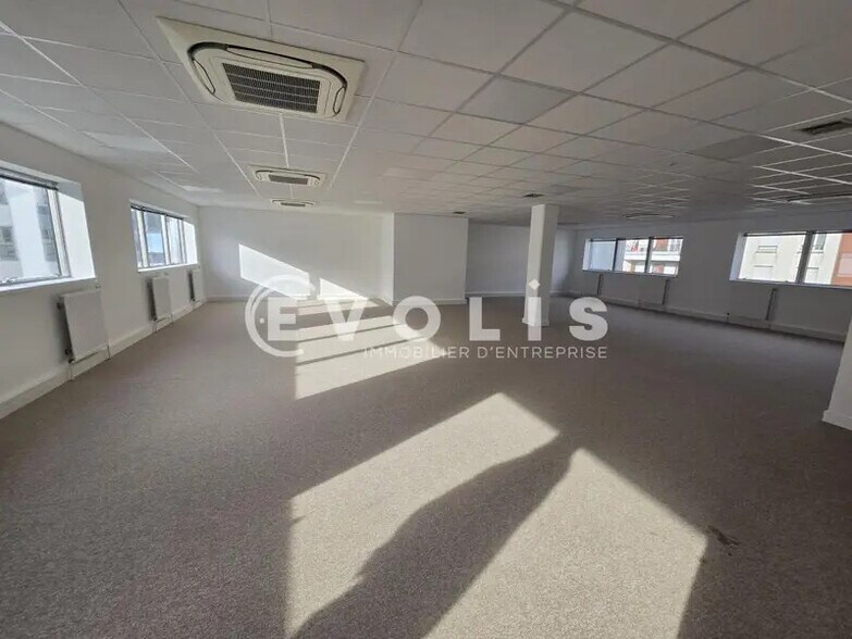 Office in Massy for lease - Interior Photo - Image 2 of 15